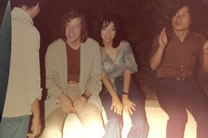 筆者、同級生ESL InstructorのChris Knipe氏、その学生達、1976年